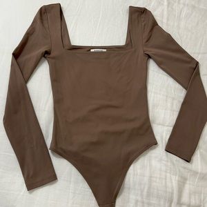 Aritzia Babaton Contour Squareneck Longsleeve Bodysuit
